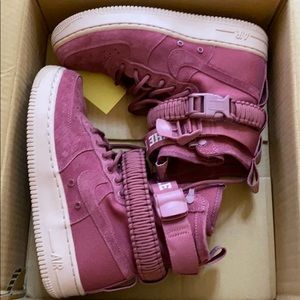 AF1 maroon